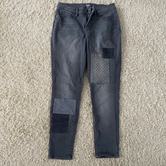 Grey Patchwork Decorative Skinny Jeans - Picture 2 of 5